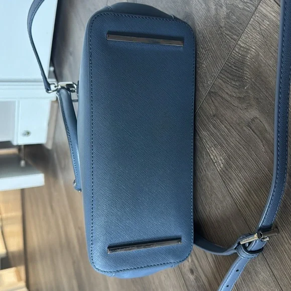 Tory Burch Robinson Double-Zip Tote in a blue saffiano leather w/TB Dust Cover - Picture 5 of 8